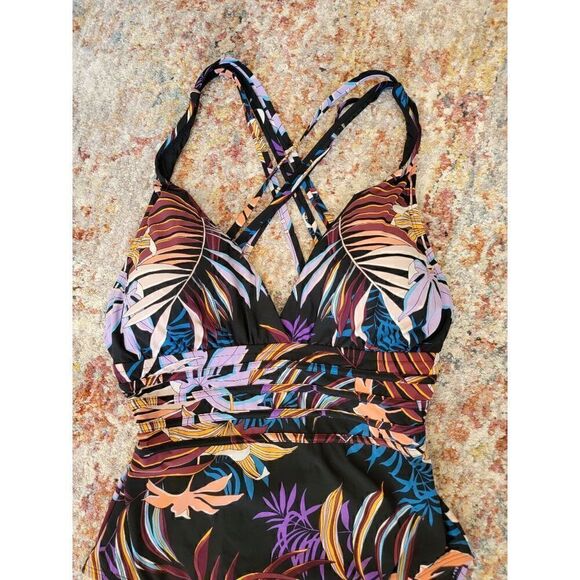 La Blanca Botanical One-P Swimsuit 10 - Picture 3 of 7